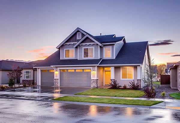 1 and a half storey 3 garage house