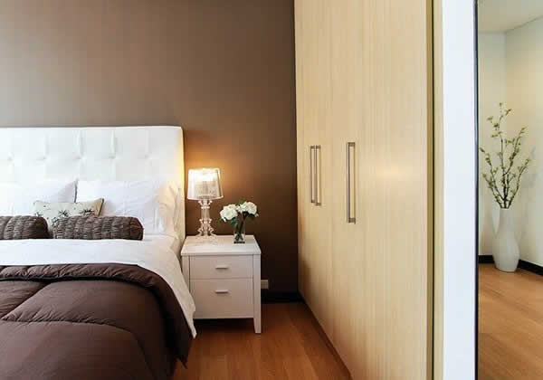 bedroom with night stand and lamp